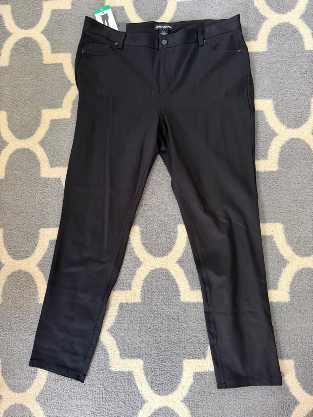 Dkny Women’s Black Ankle-Length Slim Pants
